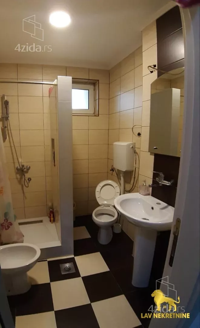 Četvoroiposoban stan | 4zida