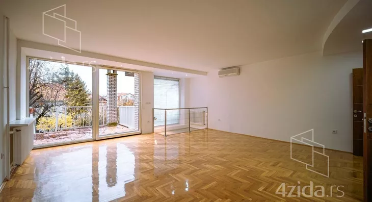 Šestosoban stan | 4zida