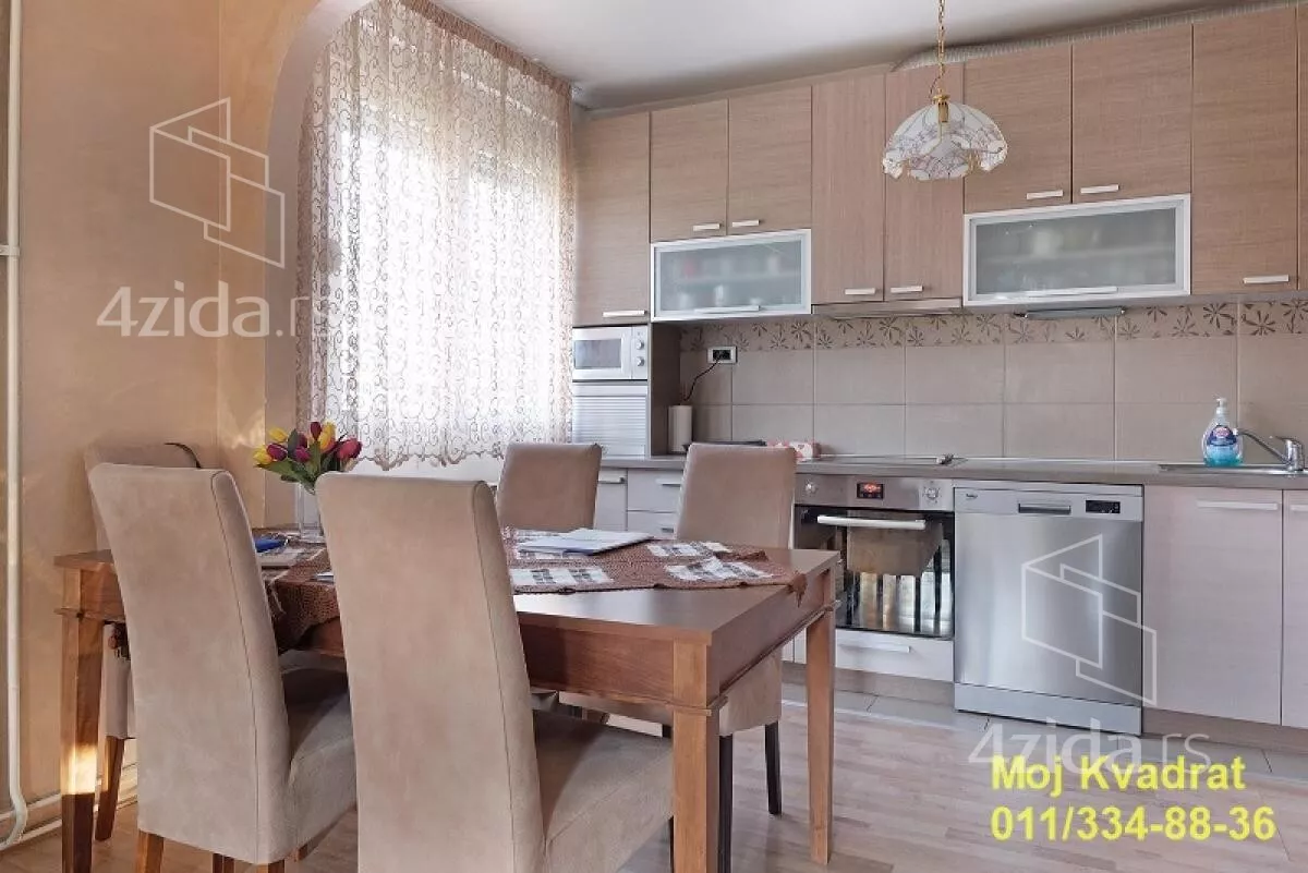 Šestosoban stan | 4zida