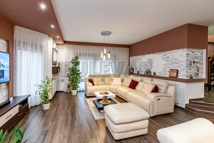 Kragujevački oktobar | 4zida.rs