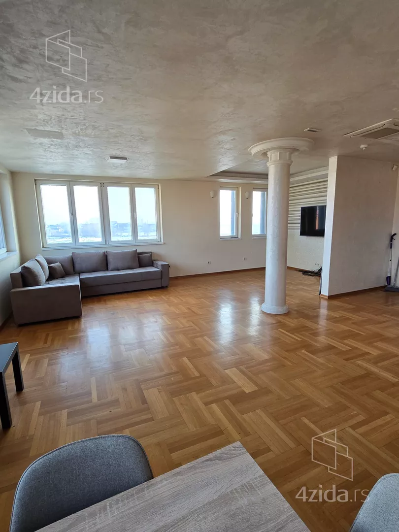 Šestosoban stan | 4zida