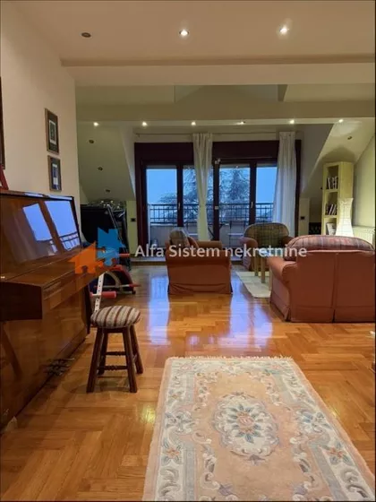 Julino Brdo | 4zida.rs