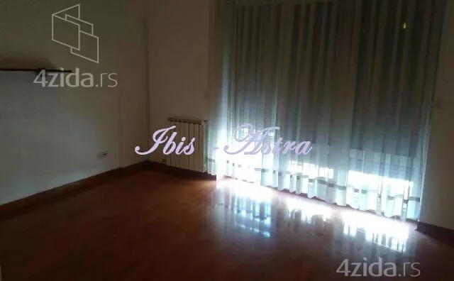 Šestosoban stan | 4zida