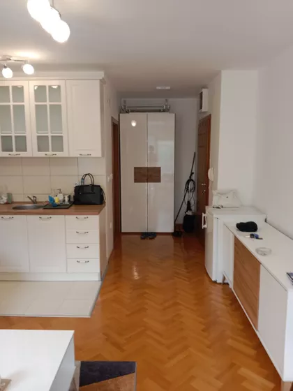 Mila Jelenkovića 28B | 4zida.rs