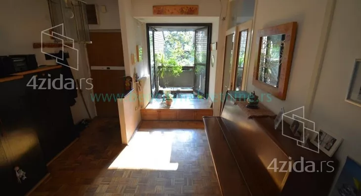 Šestosoban stan | 4zida