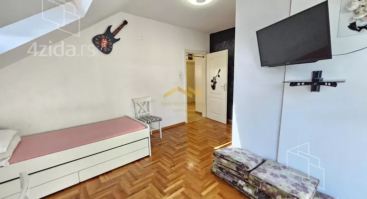 Petosoban stan | 4zida