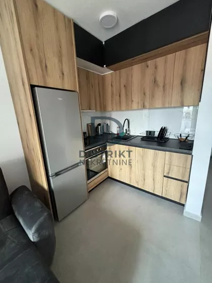 Crveni Pevac | 4zida.rs