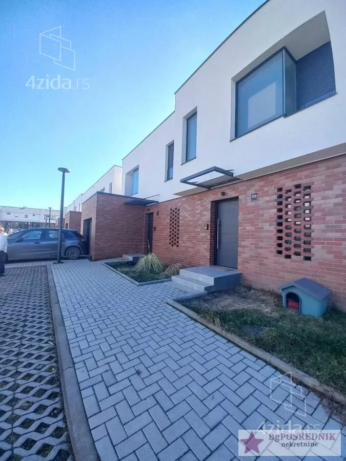 Šestosoban stan | 4zida