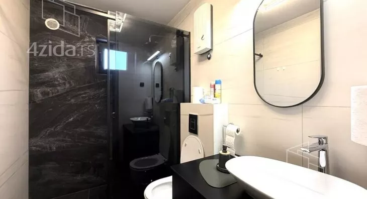 Poslovna zgrada | 4zida