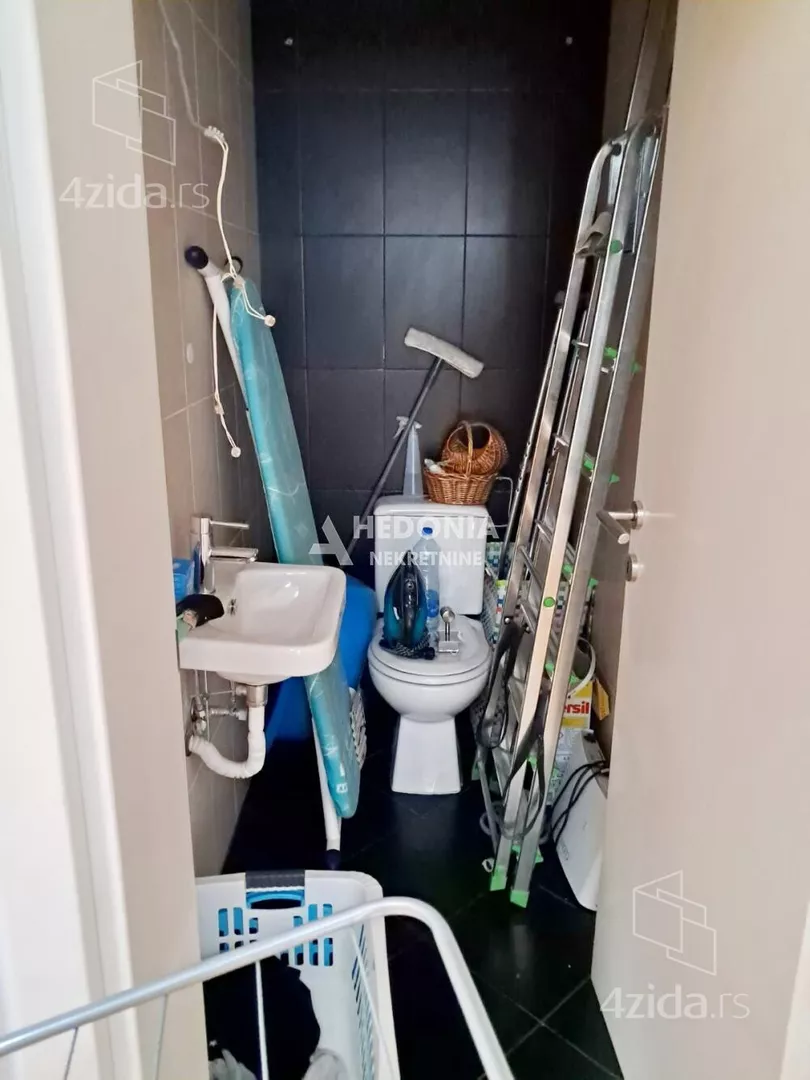 Šestosoban stan | 4zida