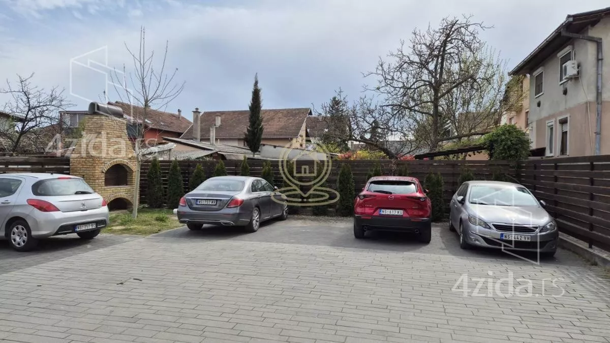 Poslovna zgrada | 4zida