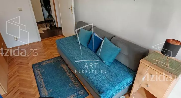 Šestosoban stan | 4zida