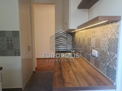 Vukov Spomenik | 4zida.rs