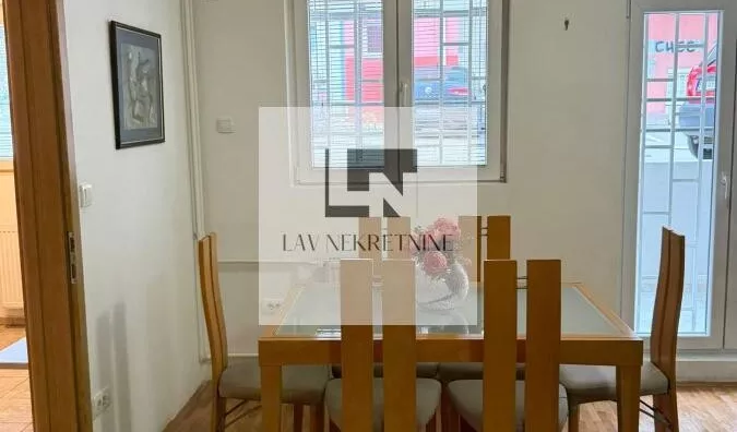 Šestosoban stan | 4zida