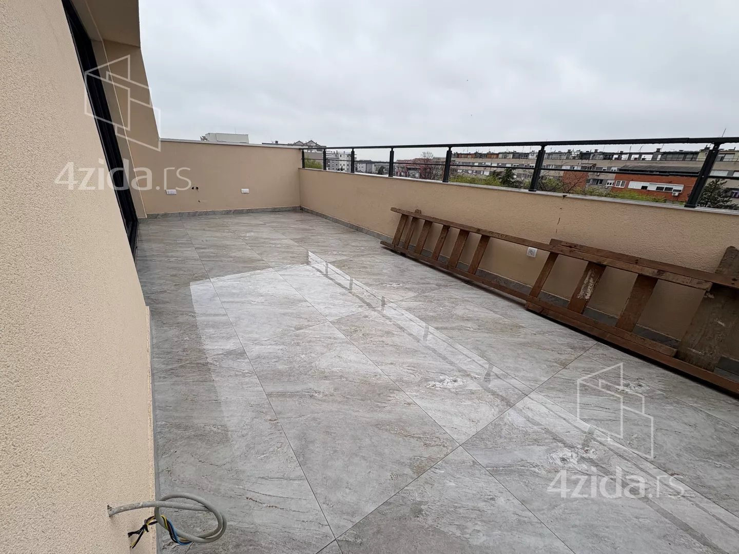 Petosoban stan | 4zida