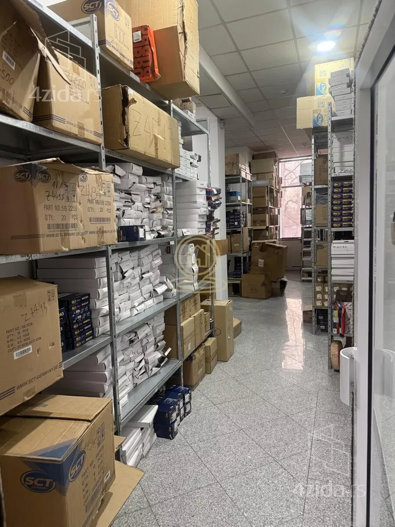 Poslovna zgrada | 4zida