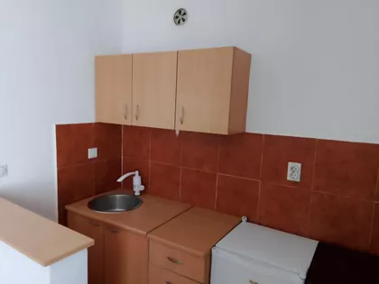 Crveni Pevac | 4zida.rs