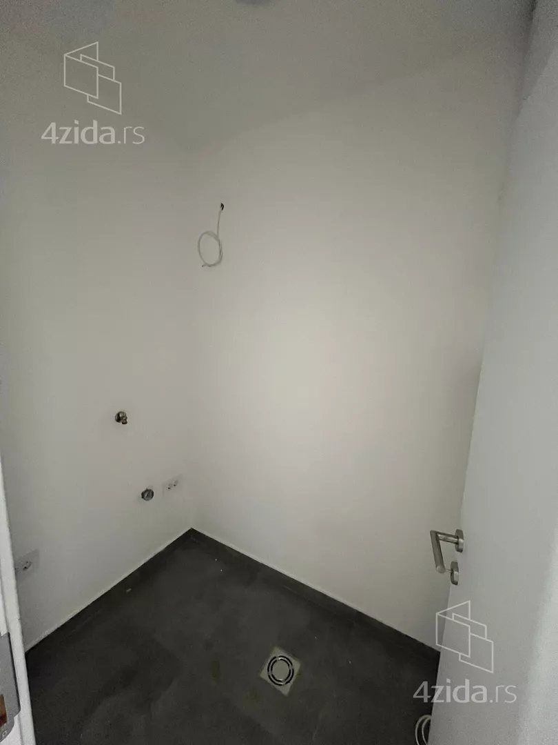 Četvoroiposoban stan | 4zida
