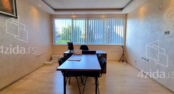 Poslovna zgrada | 4zida