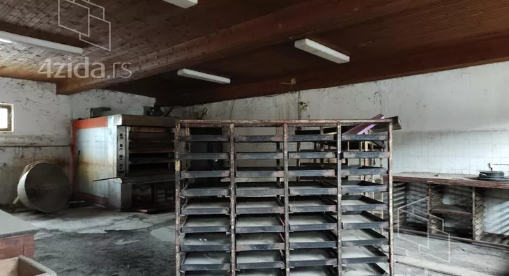 Poslovna zgrada | 4zida