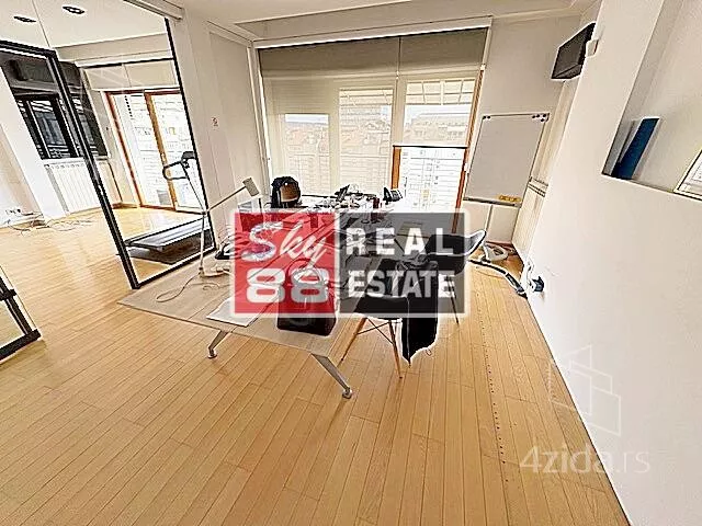 Šestoiposoban stan | 4zida