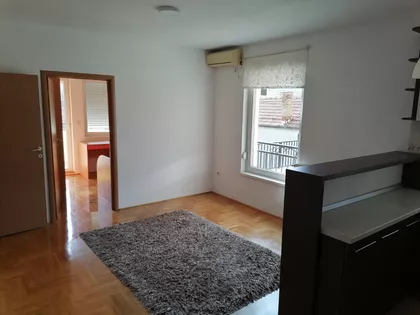 Dušana Sretenovića 8 | 4zida.rs