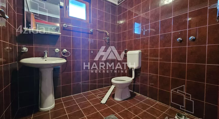 Poslovna zgrada | 4zida