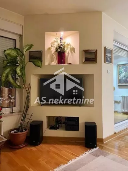 Autokomanda | 4zida.rs