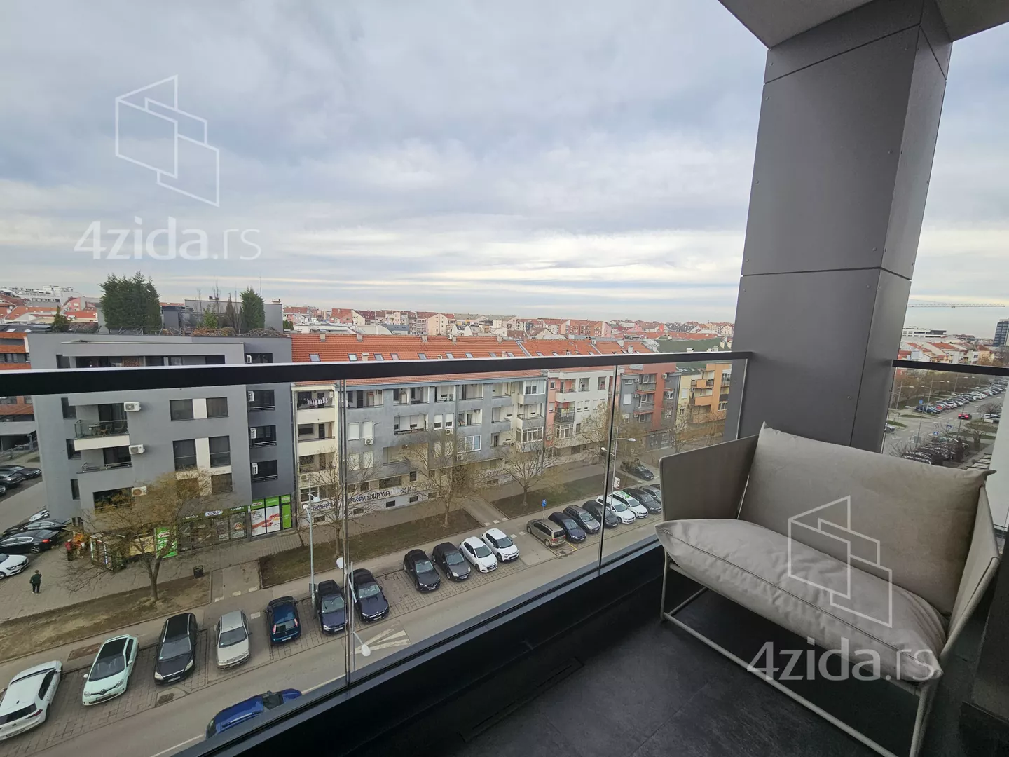 Četvoroiposoban stan | 4zida