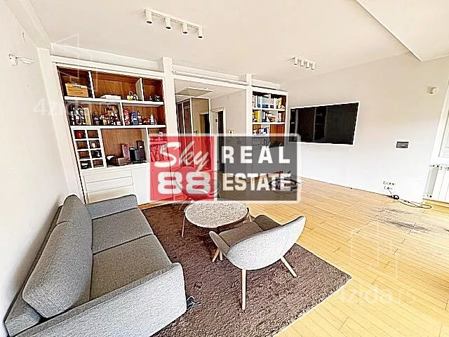 Šestoiposoban stan | 4zida