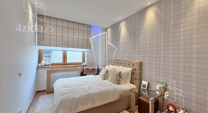 Šestoiposoban stan | 4zida