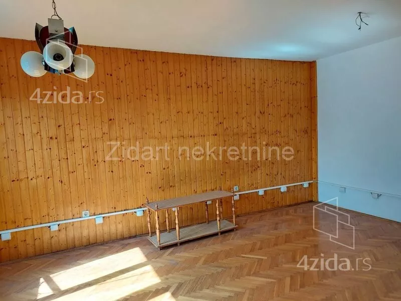 Poslovna zgrada | 4zida