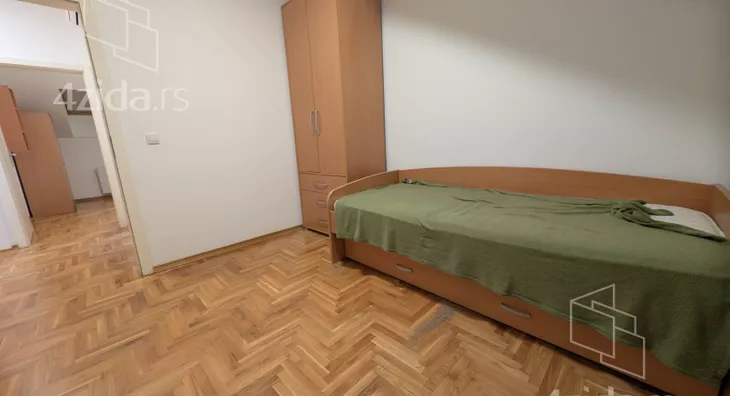 Šestosoban stan | 4zida