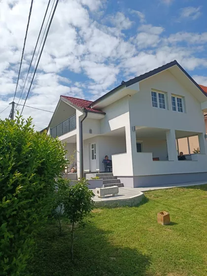 Višnje 11 | 4zida.rs