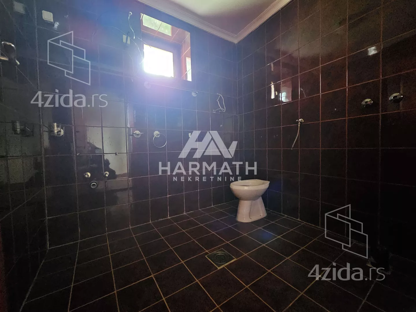 Poslovna zgrada | 4zida