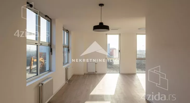 Poslovna zgrada | 4zida