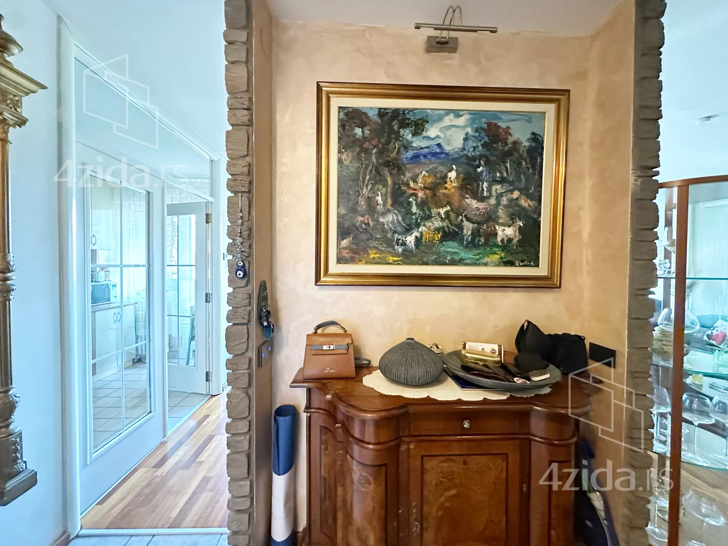 Troiposoban stan | 4zida