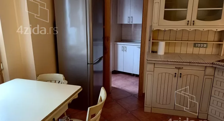 Četvoroiposoban stan | 4zida