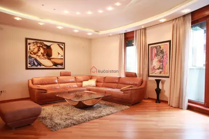 Vukov Spomenik | 4zida.rs