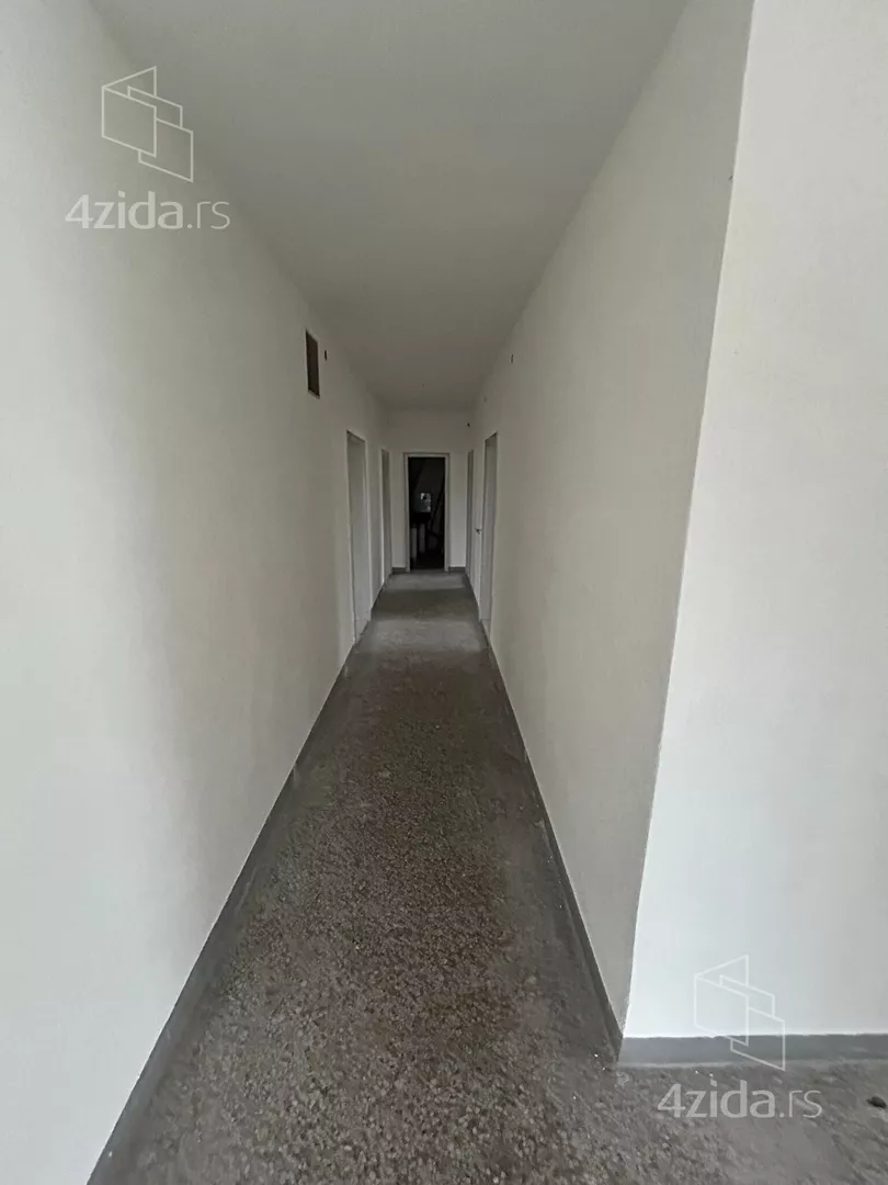 Poslovna zgrada | 4zida