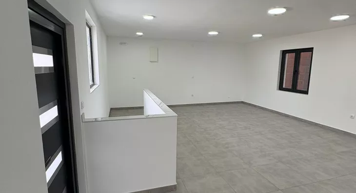 Poslovna zgrada | 4zida