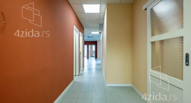Poslovna zgrada | 4zida