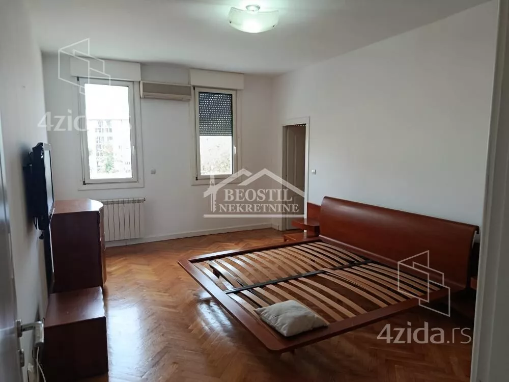 Šestosoban stan | 4zida