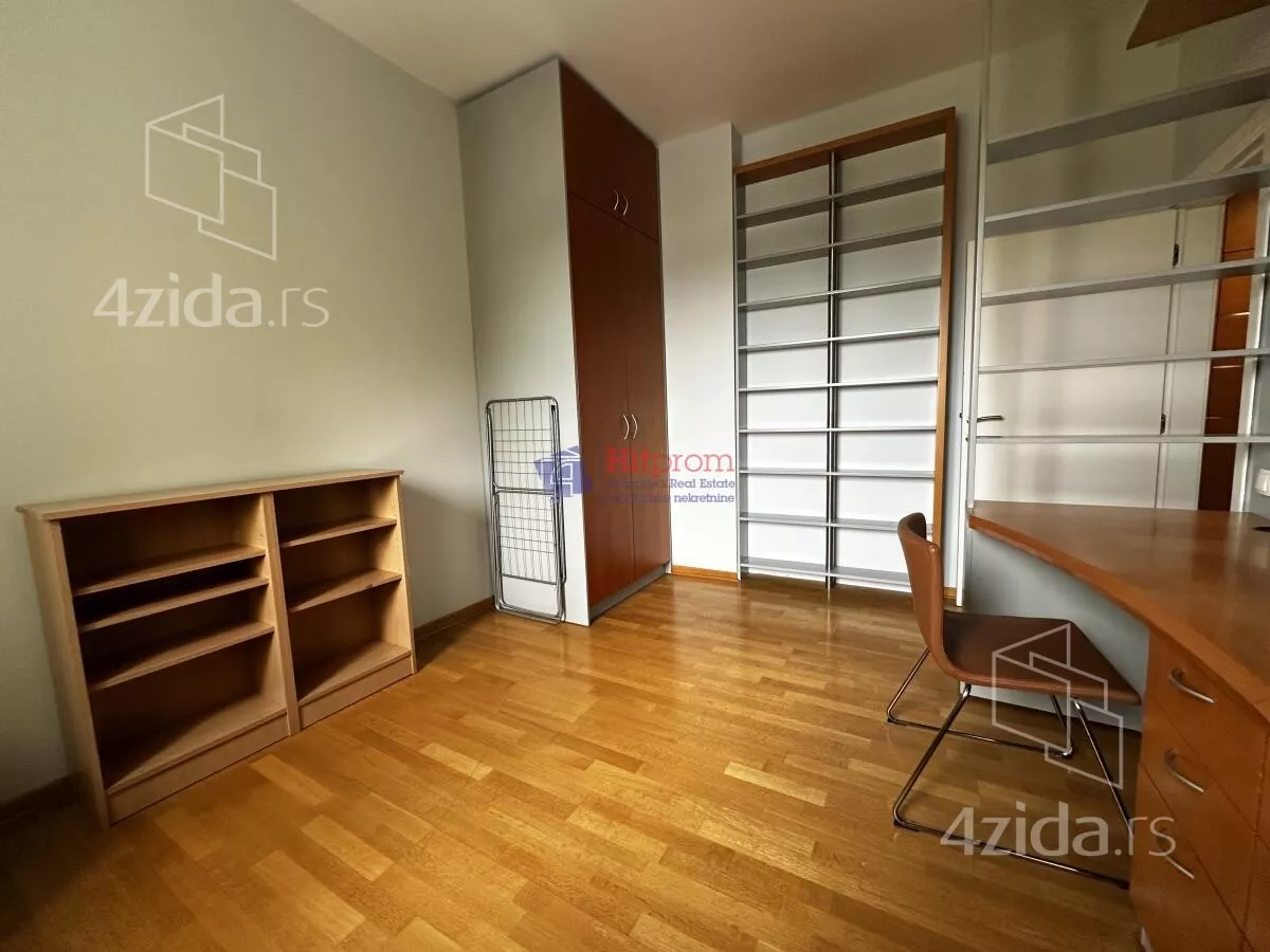 Četvoroiposoban stan | 4zida