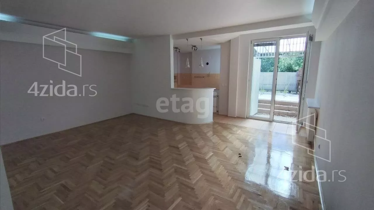 Šestosoban stan | 4zida