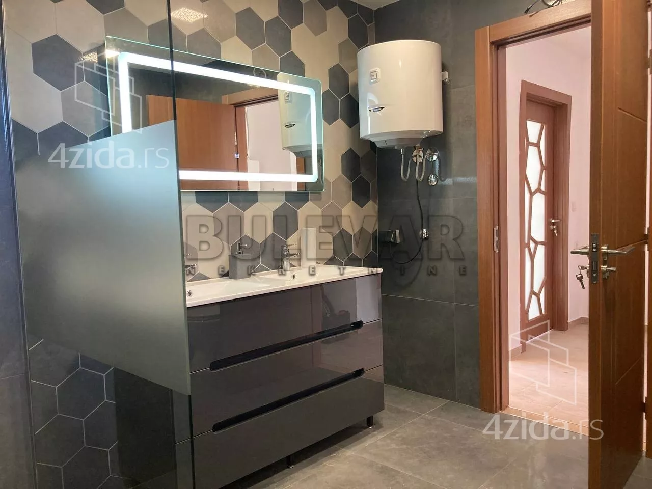 Lokal | 4zida