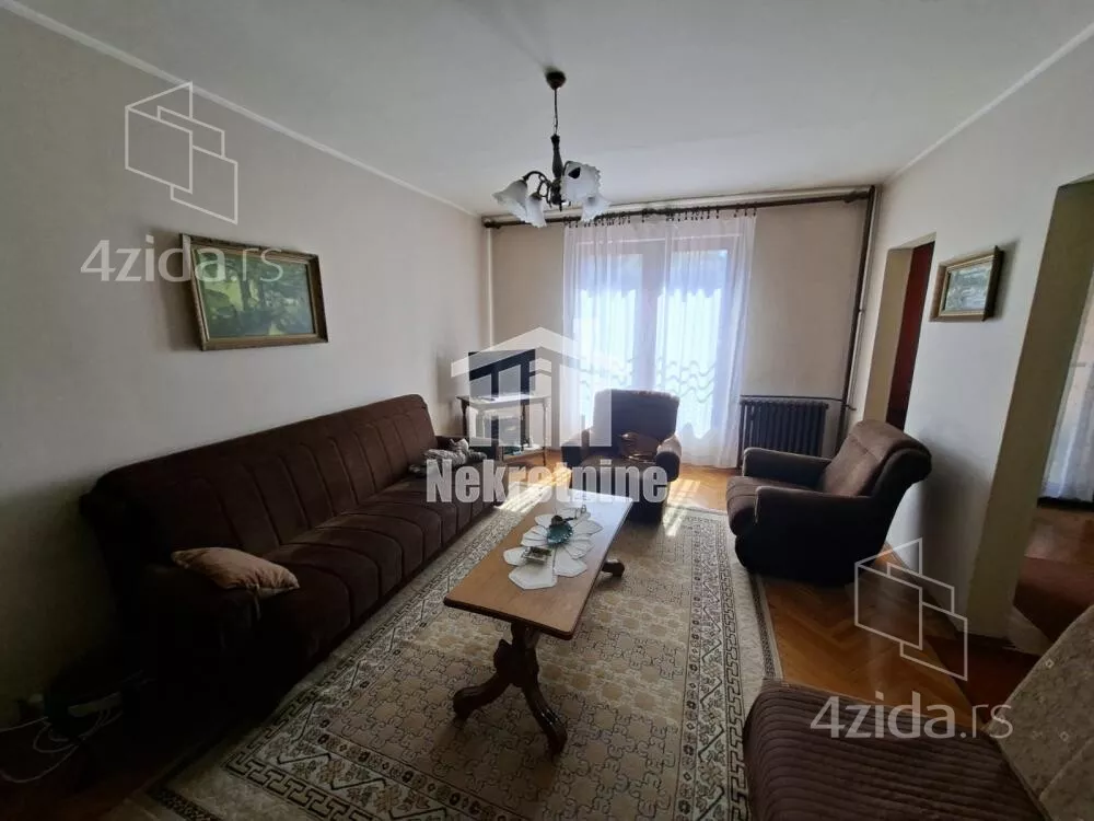 Troiposoban stan | 4zida