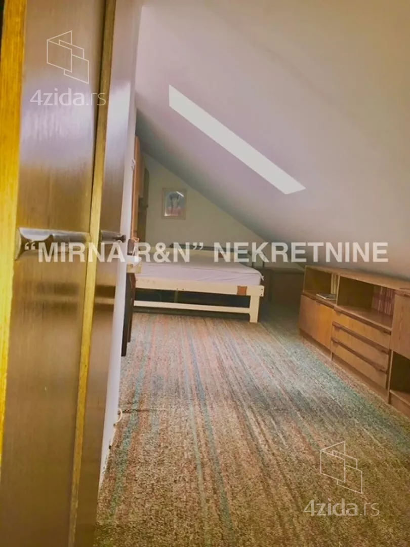 Četvoroiposoban stan | 4zida