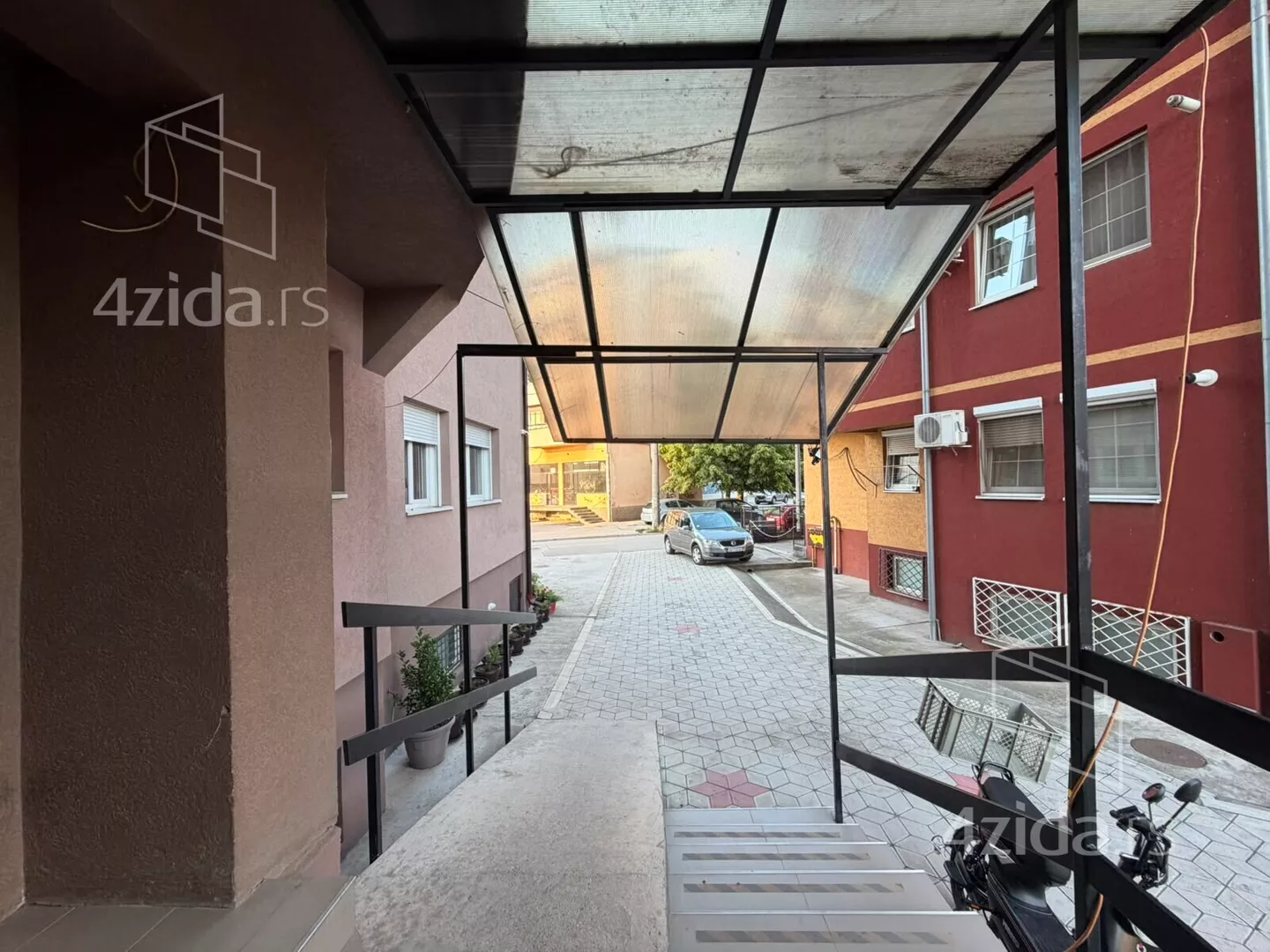 Troiposoban stan | 4zida