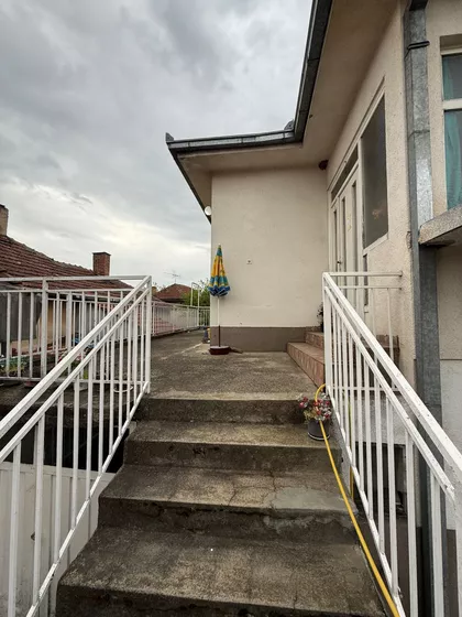 Rentgenova | 4zida.rs